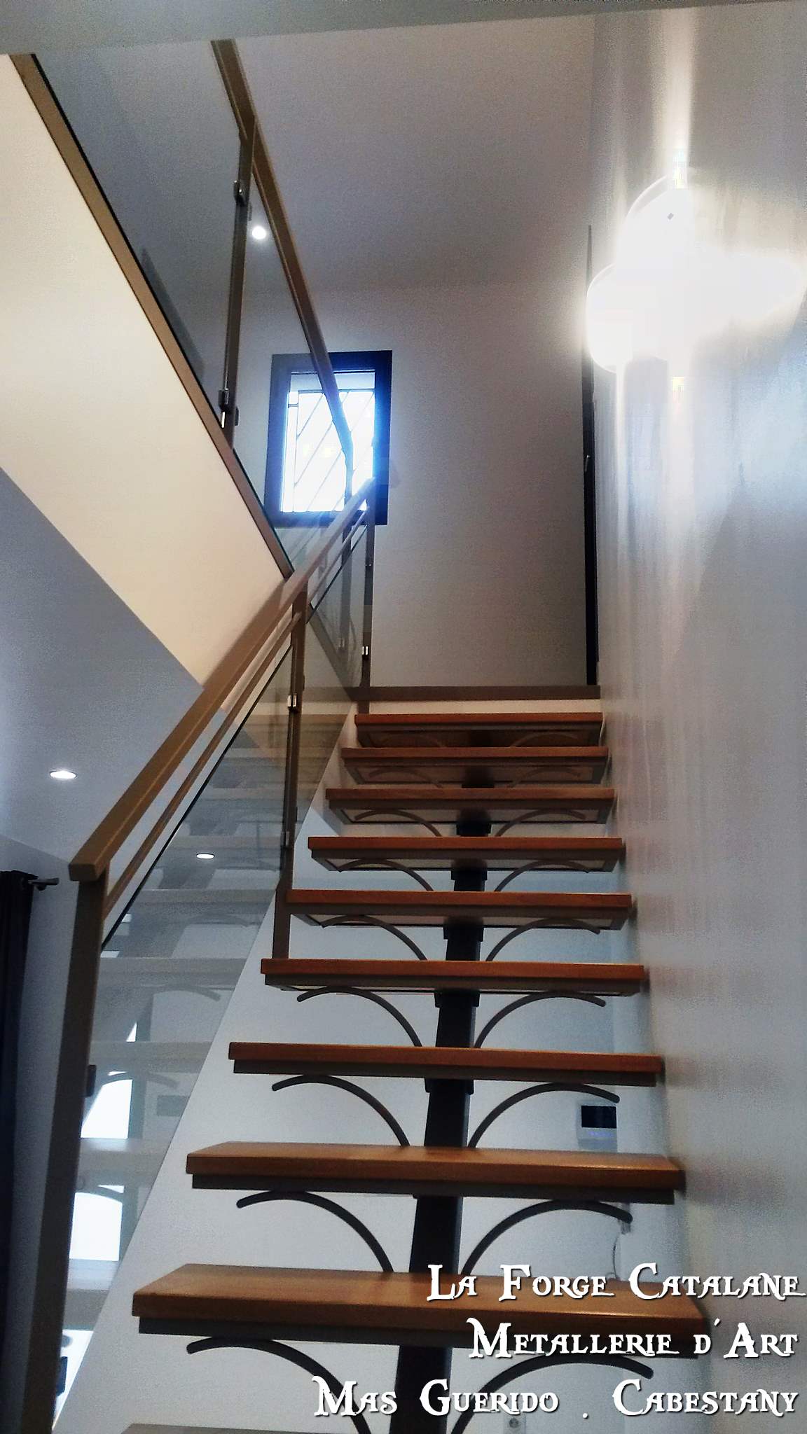 escalier limons central marches bois 7 forge catalane.jpg